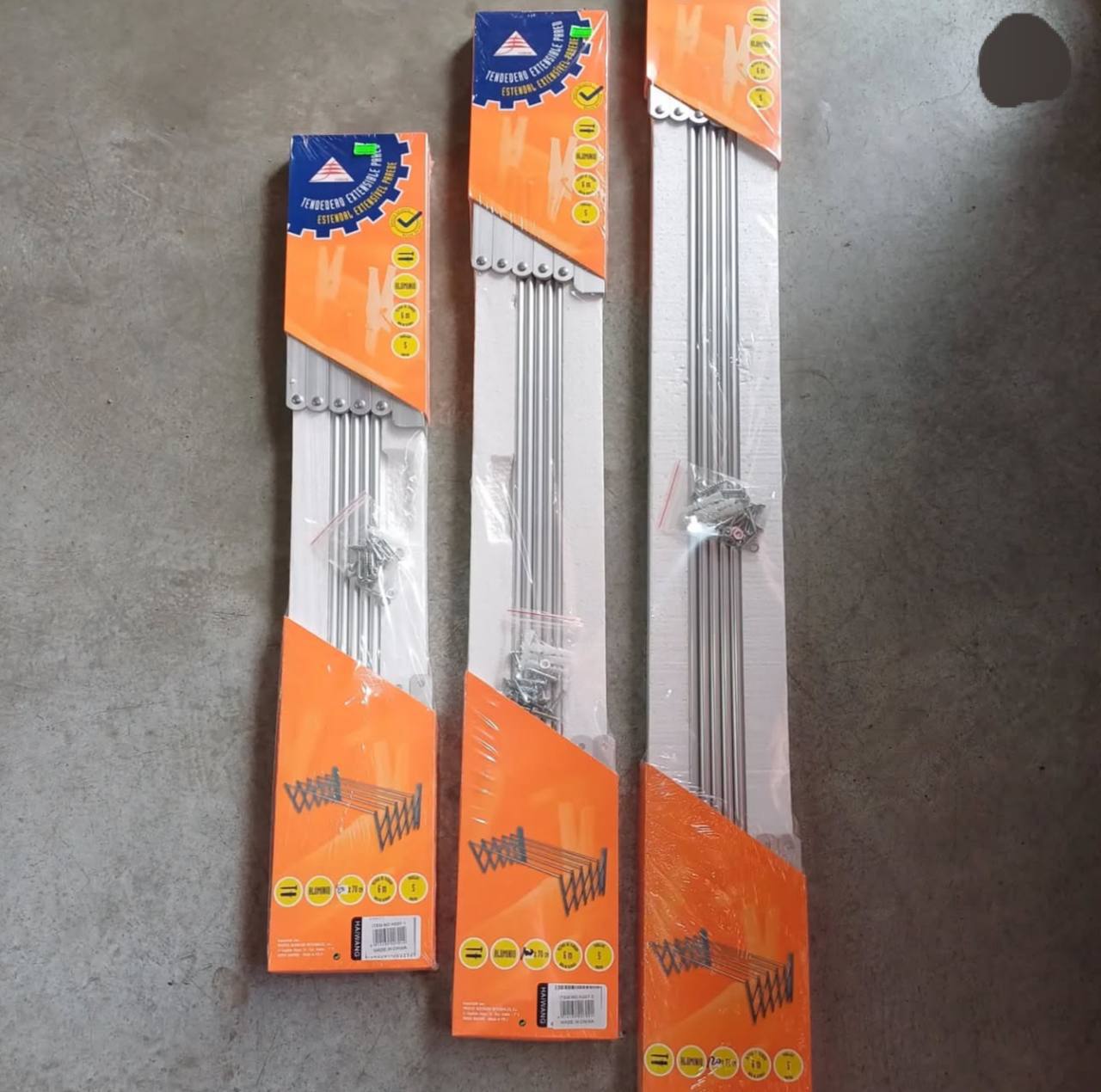 support extensible mural pour vetement